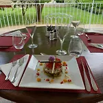 Logis - Restaurant Domaine Les Falaises 3* مارتيل