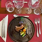 Logis - Restaurant Domaine Les Falaises مارتيل