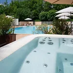 فندق Logis - Restaurant Domaine Les Falaises مارتيل