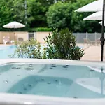 Logis - Restaurant Domaine Les Falaises مارتيل