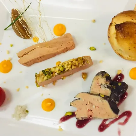 Logis - Restaurant Domaine Les Falaises 3* マルテル