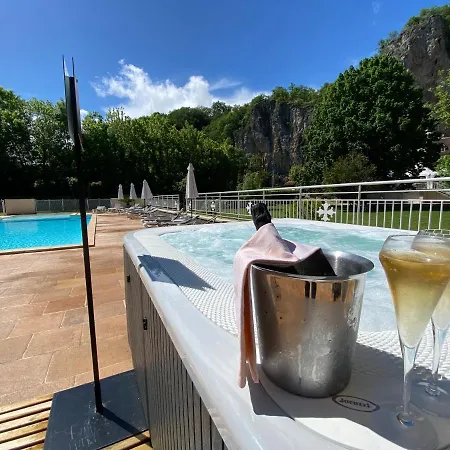 Logis - Restaurant Domaine Les Falaises ホテル マルテル