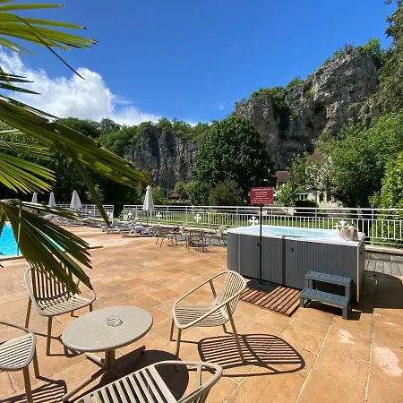 Logis - Restaurant Domaine Les Falaises 3*