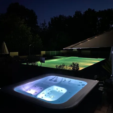 Hotel Logis - Restaurant Domaine Les Falaises