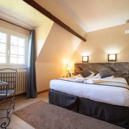 Hotel Logis - Restaurant Domaine Les Falaises 3*