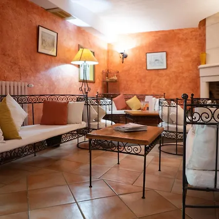 Logis - Restaurant Domaine Les Falaises ホテル 3*