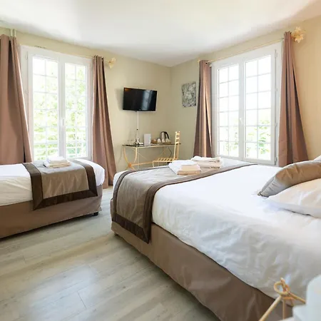 Logis - Restaurant Domaine Les Falaises Hotel