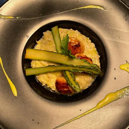 Logis - Restaurant Domaine Les Falaises 3*