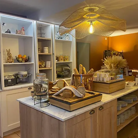 Logis - Restaurant Domaine Les Falaises Hotel 3*