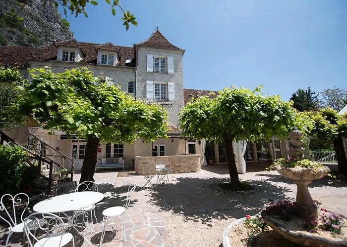 Logis - Restaurant Domaine Les Falaises 3*