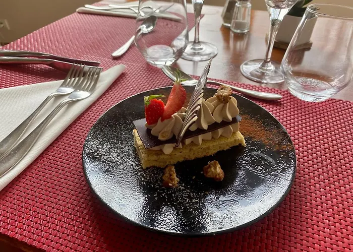 Hotel Logis - Restaurant Domaine Les Falaises