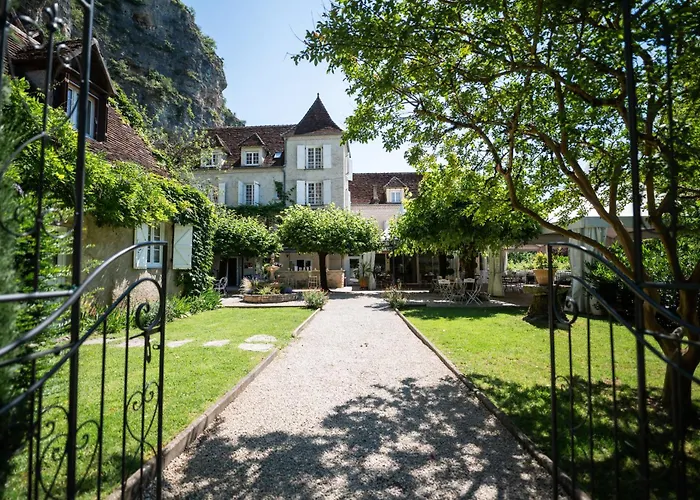 Logis - Restaurant Domaine Les Falaises Hotel