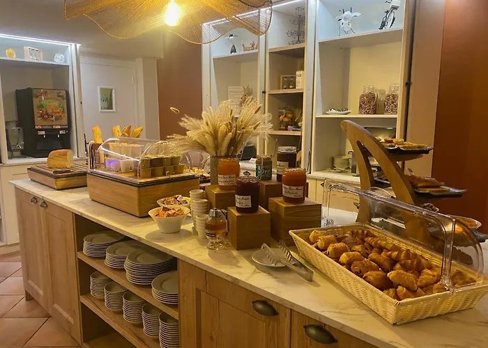 Hotel Logis - Restaurant Domaine Les Falaises Martel