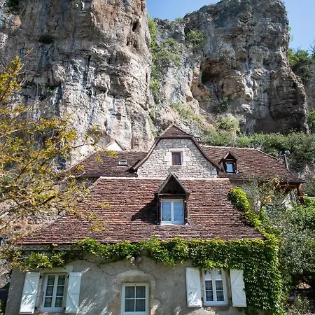 Hotel Logis - Restaurant Domaine Les Falaises 3*
