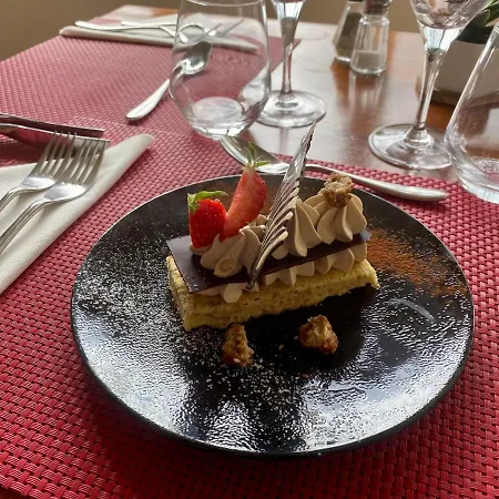 Hotel Logis - Restaurant Domaine Les Falaises