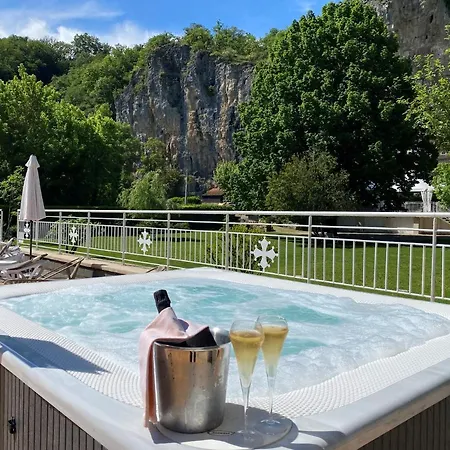 Logis - Restaurant Domaine Les Falaises 3*