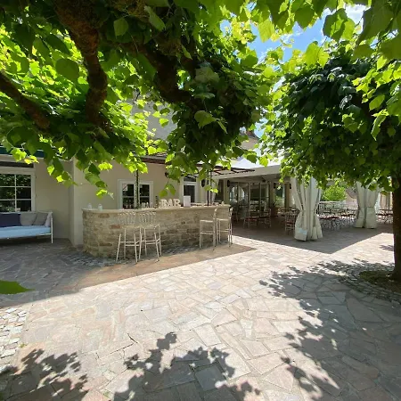 Logis - Restaurant Domaine Les Falaises Otel
