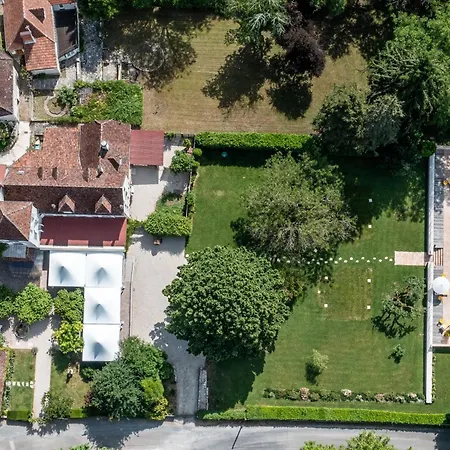 Ξενοδοχείο Logis - Restaurant Domaine Les Falaises 3*