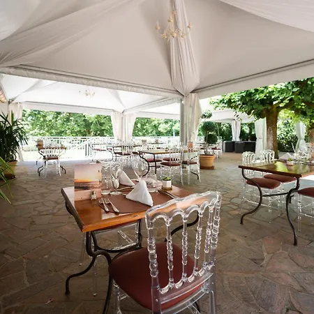 Hotel Logis - Restaurant Domaine Les Falaises 3*