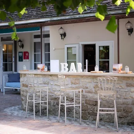 Logis - Restaurant Domaine Les Falaises Hotel Martel