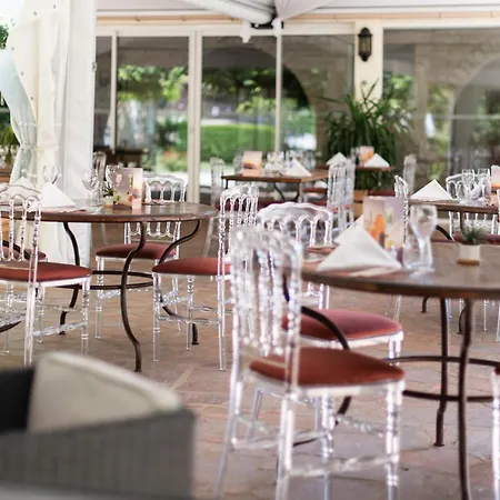 Logis - Restaurant Domaine Les Falaises Hotel 3*