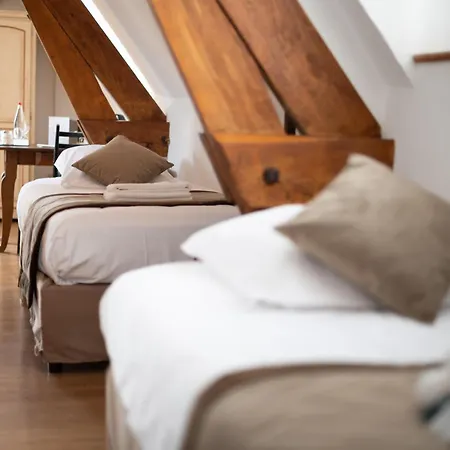 Hotel Logis - Restaurant Domaine Les Falaises 3*