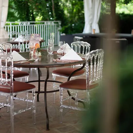 Logis - Restaurant Domaine Les Falaises 3*