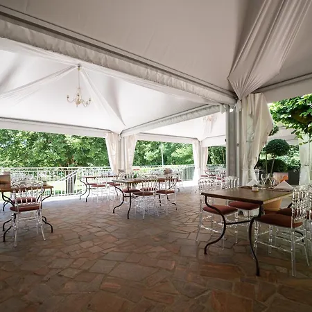 Logis - Restaurant Domaine Les Falaises 3*