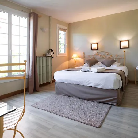 Logis - Restaurant Domaine Les Falaises فندق مارتيل