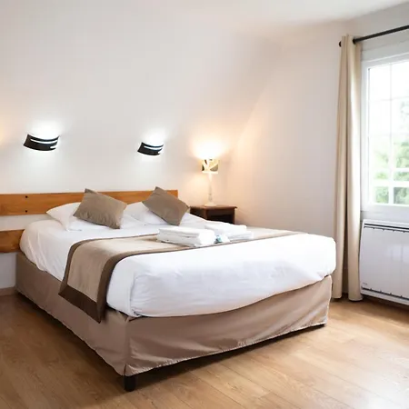 Logis - Restaurant Domaine Les Falaises 3*