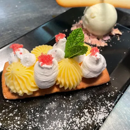Hotell Logis - Restaurant Domaine Les Falaises 3*