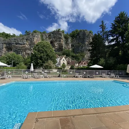 Otel Logis - Restaurant Domaine Les Falaises 3*