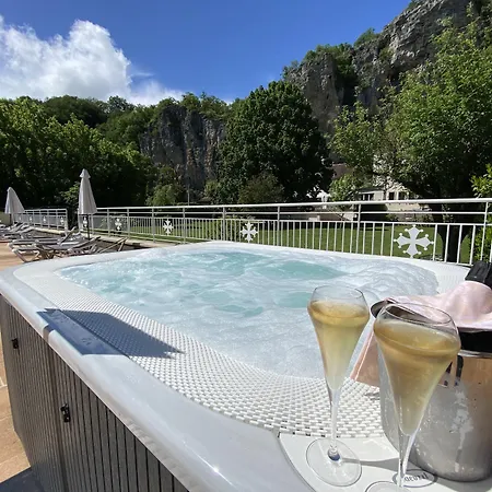 Otel Logis - Restaurant Domaine Les Falaises