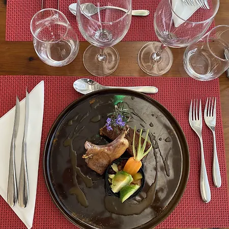 Logis - Restaurant Domaine Les Falaises Otel Martel