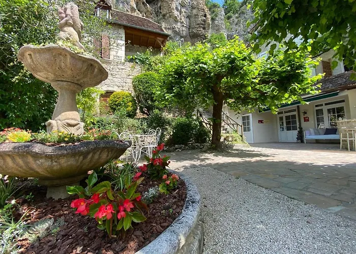 Logis - Restaurant Domaine Les Falaises 3*