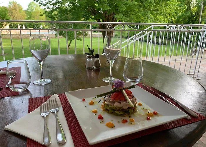 Logis - Restaurant Domaine Les Falaises 酒店 马特尔