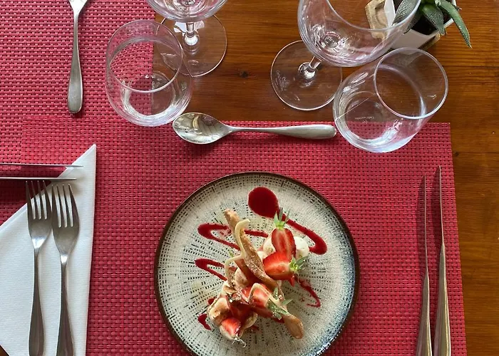 Logis - Restaurant Domaine Les Falaises 马特尔