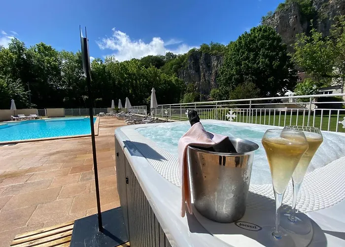 Logis - Restaurant Domaine Les Falaises 酒店 马特尔